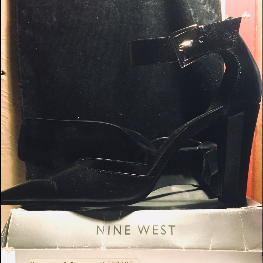 NW Starry Black Leather 9M size 3 1/2 heel